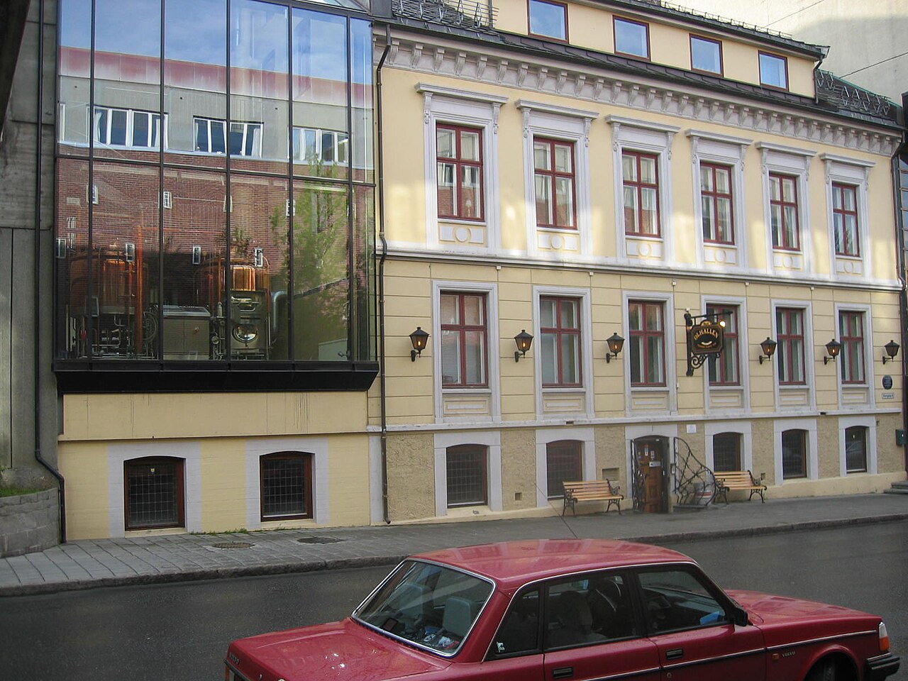 The pale yellow historic building that houses Ølhallen in central Tromsø